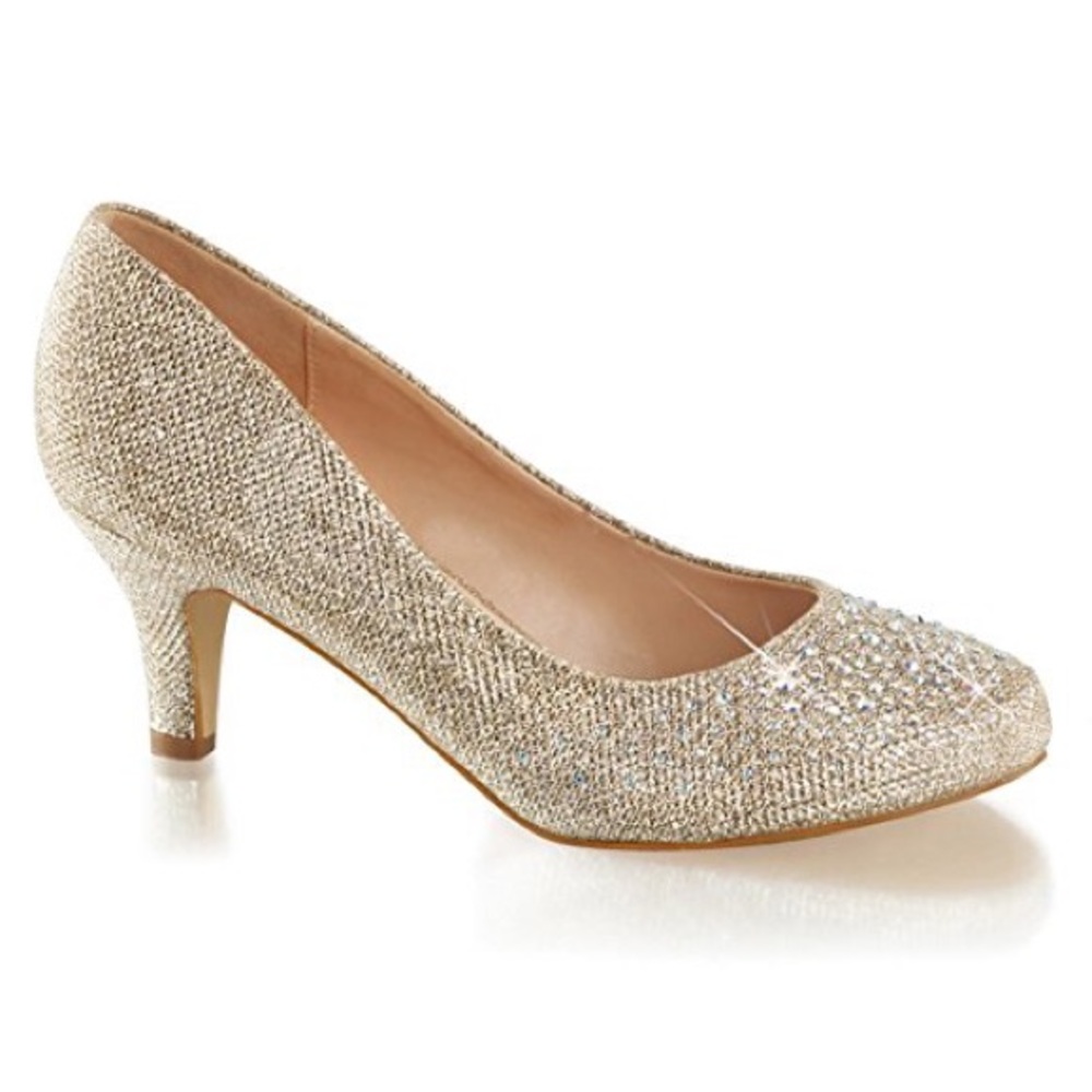 Fabulicious Gold rhinestone pumps!